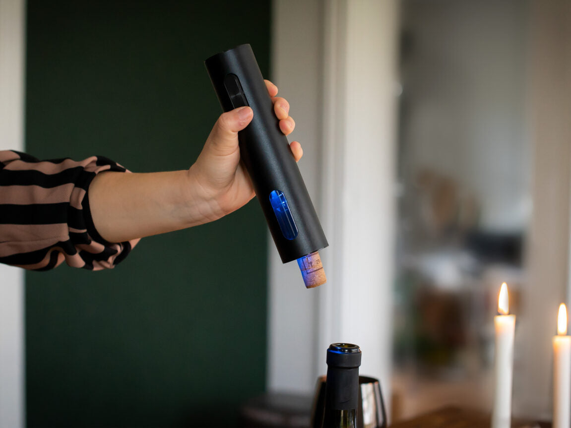 Aprire il vino facilmente con il cavatappi elettrico di ONYX Cookware